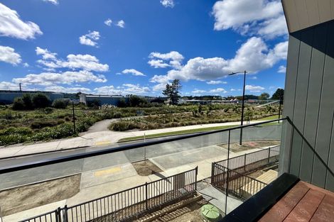 Photo of property in 128 Vintry Drive, Kumeu, 0810