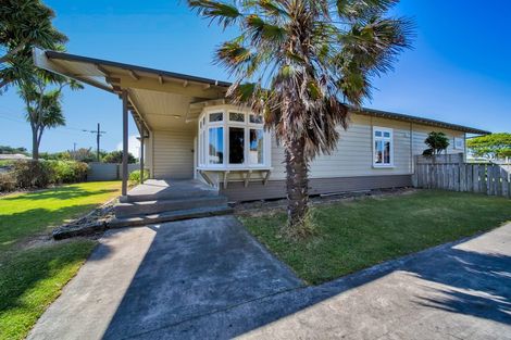 Photo of property in 2 Galt Street, Hawera, 4610