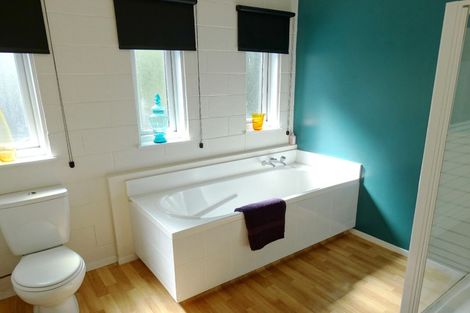 Photo of property in 18 Kauri Road, Waikanae, 5036