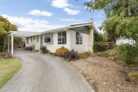 Photo of property in 15 Rennie Avenue, Milson, Palmerston North, 4414