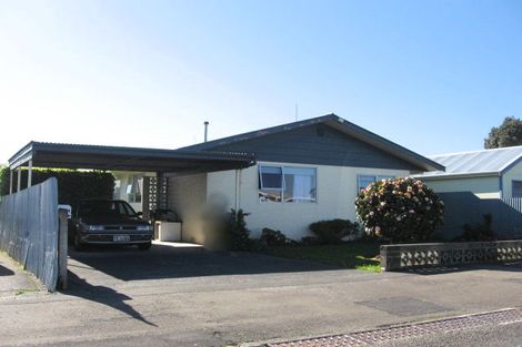 Photo of property in 35 Mcgiffert Street, Palmerston North, 4410