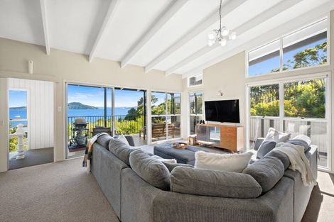 Photo of property in 99 Kawakawa Bay Coast Road, Kawakawa Bay, Papakura, 2585