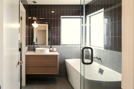 Photo of property in 2 Glendawn Place, Bayview, Auckland, 0629