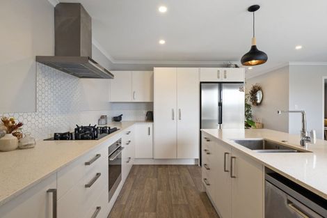 Photo of property in 1 Gibraltar Way, Fitzherbert, Palmerston North, 4410