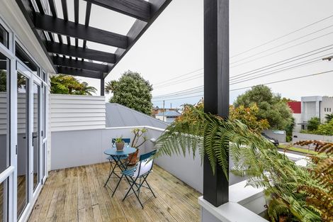 Photo of property in 207 Powderham Street, New Plymouth, 4310