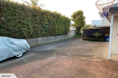 Photo of property in 2/5 Holland Road, Hillcrest, Auckland, 0627