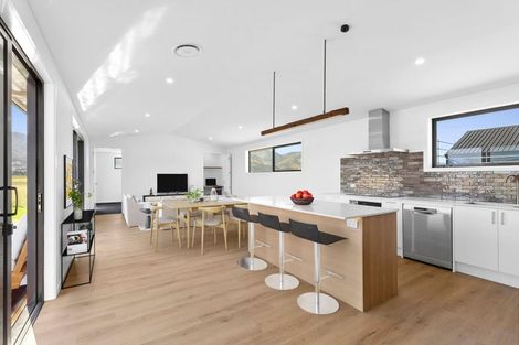 Photo of property in 37 Gillespie Street, Lake Hawea, 9382