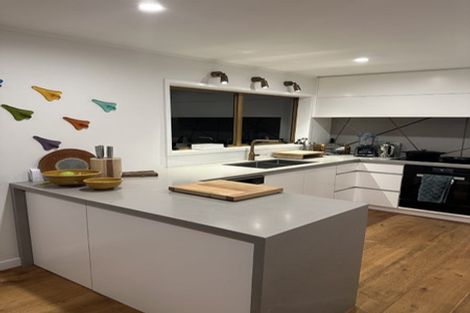 Photo of property in 4a Page Point, Mellons Bay, Auckland, 2014