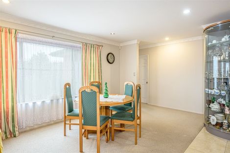 Photo of property in 39 Sapperton Drive, Henderson, Auckland, 0612
