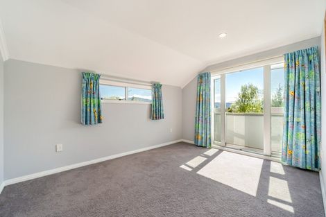 Photo of property in 77 Sunbrae Drive, Silverstream, Upper Hutt, 5019