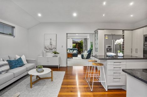 Photo of property in 23 East Coast Road, Milford, Auckland, 0620