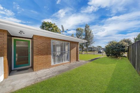 Photo of property in 9 Chibnall Place, Conifer Grove, Takanini, 2112
