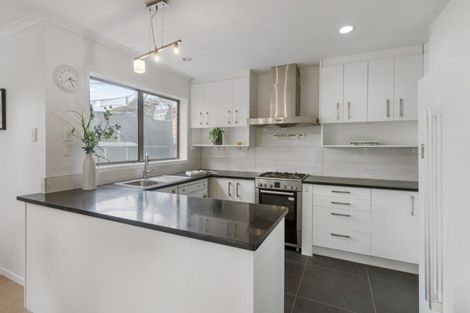 Photo of property in 4 Baronie Court, Half Moon Bay, Auckland, 2012