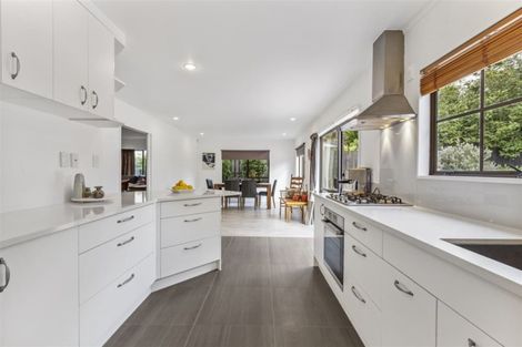 Photo of property in 8 Curacao Place, Half Moon Bay, Auckland, 2012