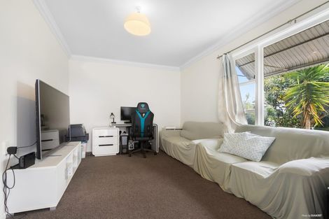 Photo of property in 17 Covil Avenue, Te Atatu South, Auckland, 0610