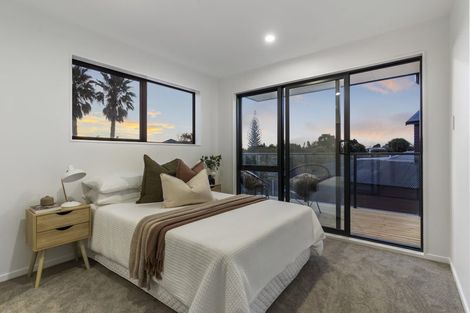 Photo of property in 64c Yeovil Road, Te Atatu Peninsula, Auckland, 0610