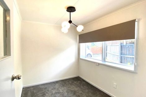 Photo of property in 240e Great North Road, Henderson, Auckland, 0612