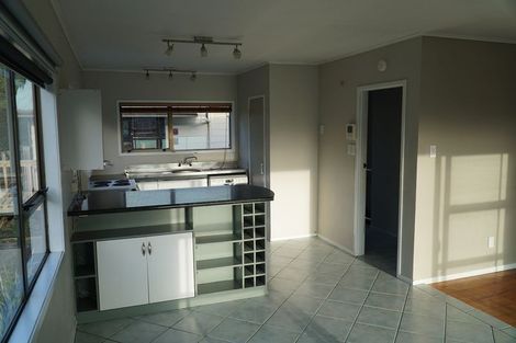 Photo of property in 73 Tindalls Bay Road, Tindalls Beach, Whangaparaoa, 0930