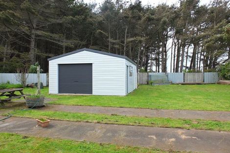 Photo of property in 29 Cousins Avenue East, Foxton Beach, Foxton, 4815