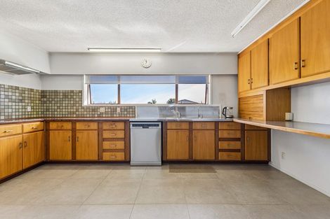 Photo of property in 33 Prince Regent Drive, Half Moon Bay, Auckland, 2012