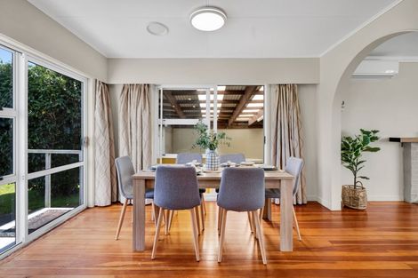 Photo of property in 382 South Road, Omata, New Plymouth, 4374