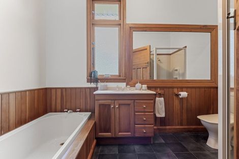 Photo of property in 35 Manapouri Crescent, Hokowhitu, Palmerston North, 4410