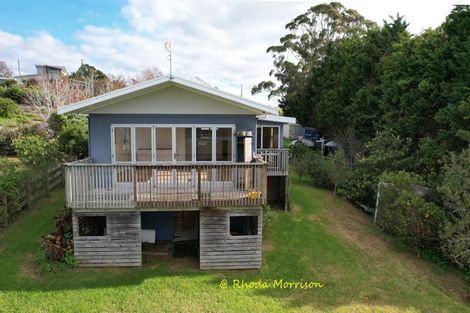 Photo of property in 8 Heaths Way, Pahi, Paparoa, 0571