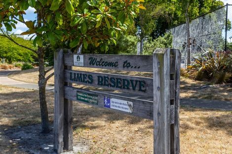 Photo of property in 9 Seclusion Lane, Parklands, Christchurch, 8083