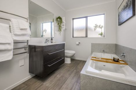 Photo of property in 7b Church Street, Tuakau, 2121