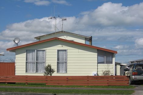 Photo of property in 19 Cross Street, Castlecliff, Whanganui, 4501