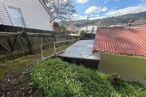 Photo of property in 5 Bird Grove, Stokes Valley, Lower Hutt, 5019