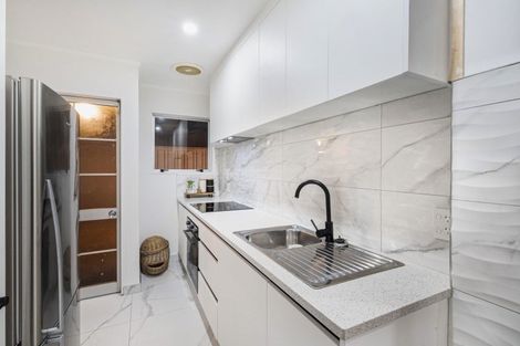 Photo of property in 1/3 Benygloe Place, Highland Park, Auckland, 2010