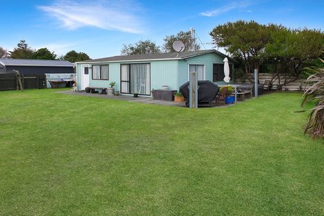 Photo of property in 18a Roore Street, Foxton Beach, Foxton, 4815