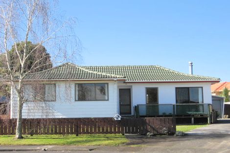 Photo of property in 10 Tilbrook Place, Papakura, 2110
