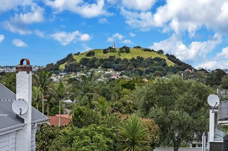 Photo of property in 4/38 Old Lake Road, Narrow Neck, Auckland, 0624