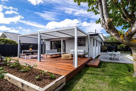 Photo of property in 2/97 Weston Road, St Albans, Christchurch, 8052