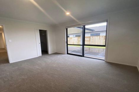 Photo of property in 63 Kaurinui Crescent, One Tree Point, 0118