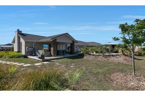 Photo of property in 19-21 Kauri Drive, Kumeu, 0810