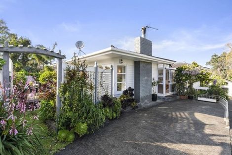 Photo of property in 1/290 East Coast Road, Forrest Hill, Auckland, 0620