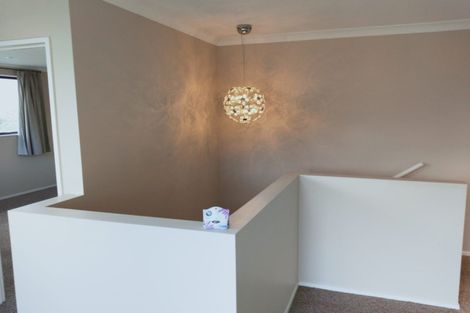 Photo of property in 5 Waldorf Crescent, Orewa, 0931