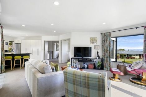 Photo of property in 28 Fairview Terrace, Waipahihi, Taupo, 3330
