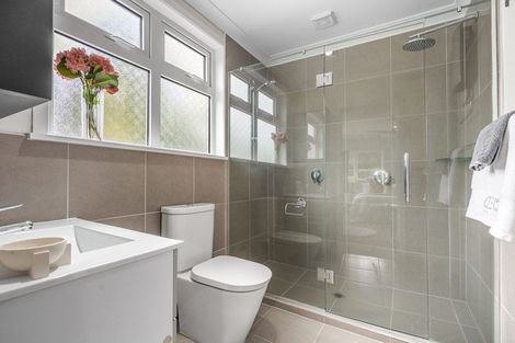 Photo of property in 1/206 Onewa Road, Birkenhead, Auckland, 0626