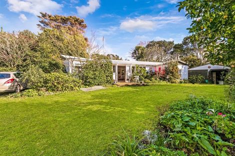 Photo of property in 11 Orere Point Road, Orere Point, Papakura, 2585