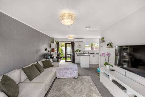 Photo of property in 2/99 Seddon Street, Pukekohe, 2120