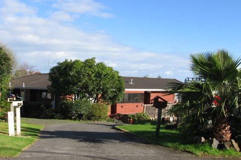 Photo of property in 52 Ewhurst Place, Goodwood Heights, Auckland, 2105