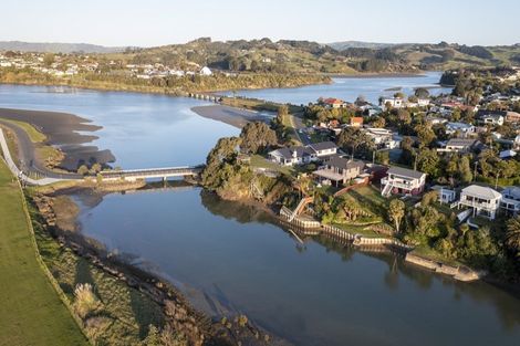 Photo of property in 3 Nihinihi Avenue, Raglan, 3225