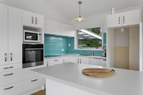 Photo of property in 9 Kinder Street, Acacia Bay, Taupo, 3330