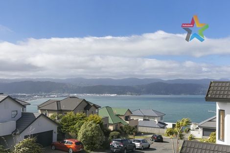 Photo of property in 8 Bennett Grove, Newlands, Wellington, 6037