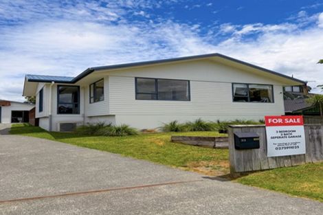 Photo of property in 33 Shearwater Street, One Tree Point, 0118