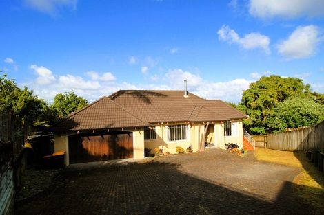 Photo of property in 2/49 Ribbonwood Crescent, Goodwood Heights, Auckland, 2105